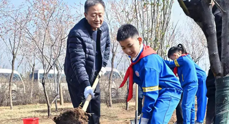 自治区党政军领导同志参加义务植树活动 孙绍骋王莉霞张延昆参加
